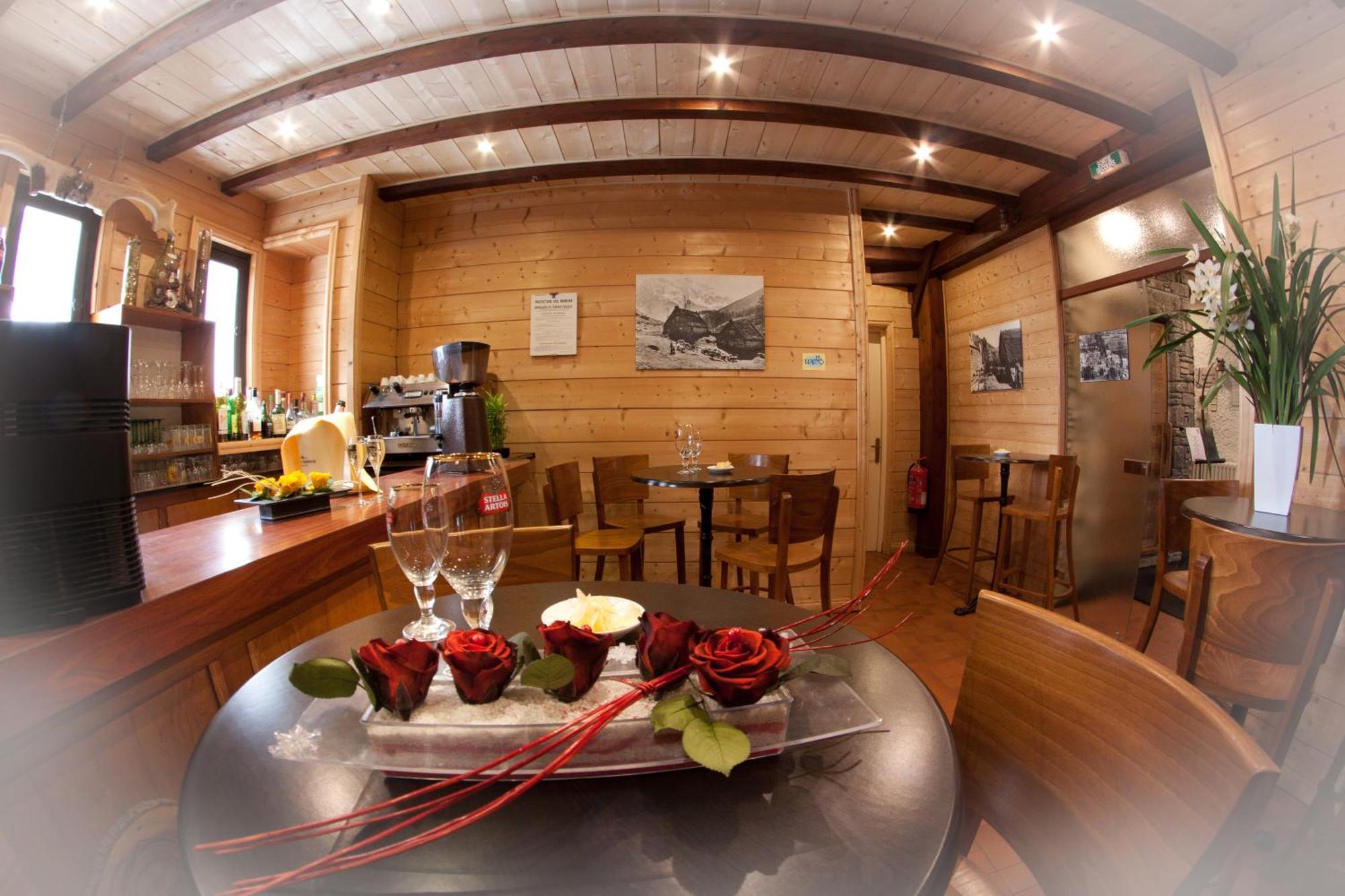 Hotel - Restaurant - Bar - Le Sapin Fleuri Bourg d'Oueil Ngoại thất bức ảnh