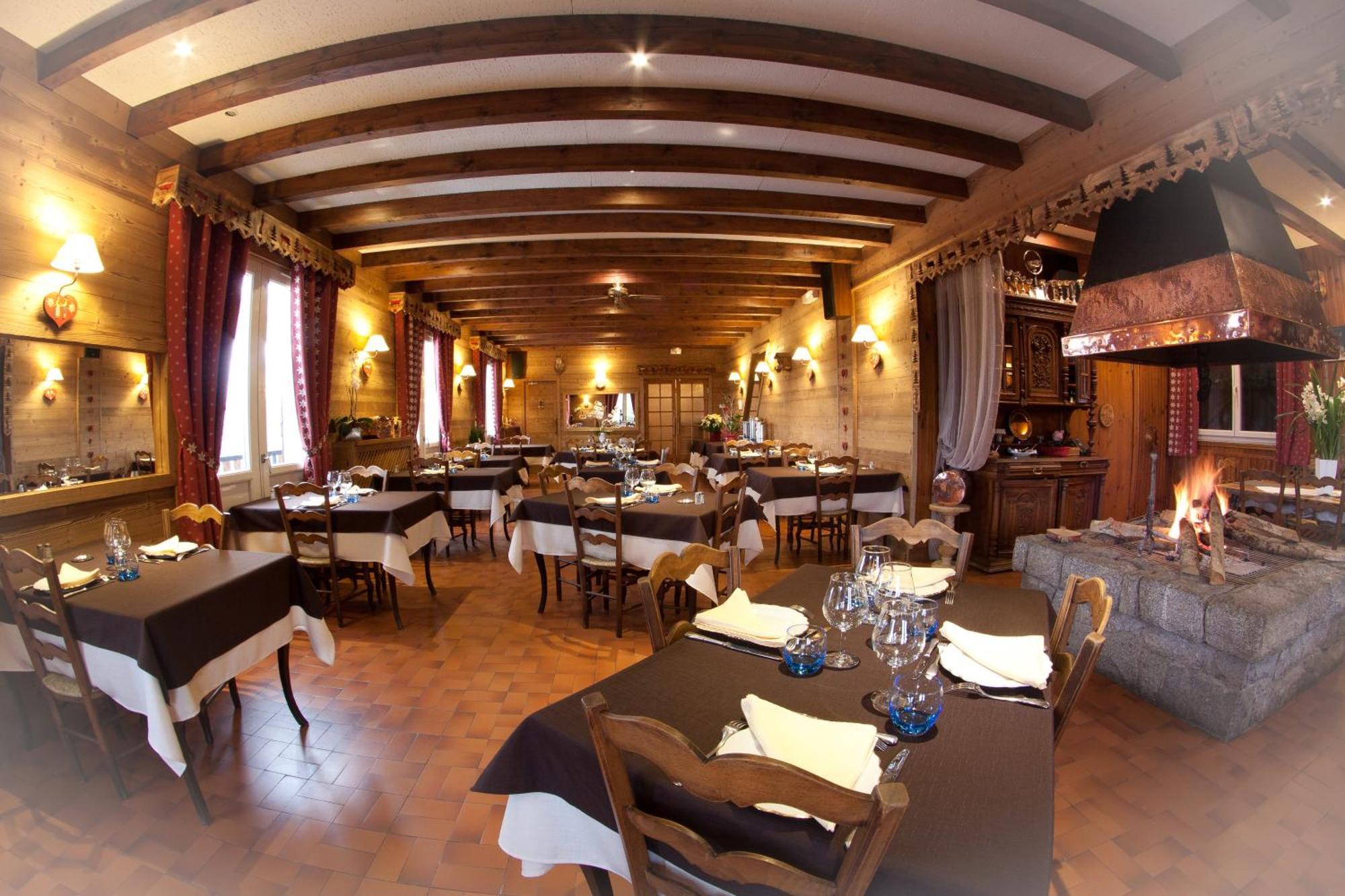 Hotel - Restaurant - Bar - Le Sapin Fleuri Bourg d'Oueil Ngoại thất bức ảnh