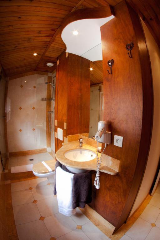 Hotel - Restaurant - Bar - Le Sapin Fleuri Bourg d'Oueil Phòng bức ảnh